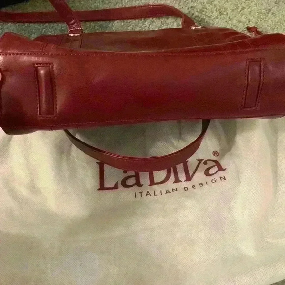 La Diva Burgundy  Purse - Picture 7 of 11